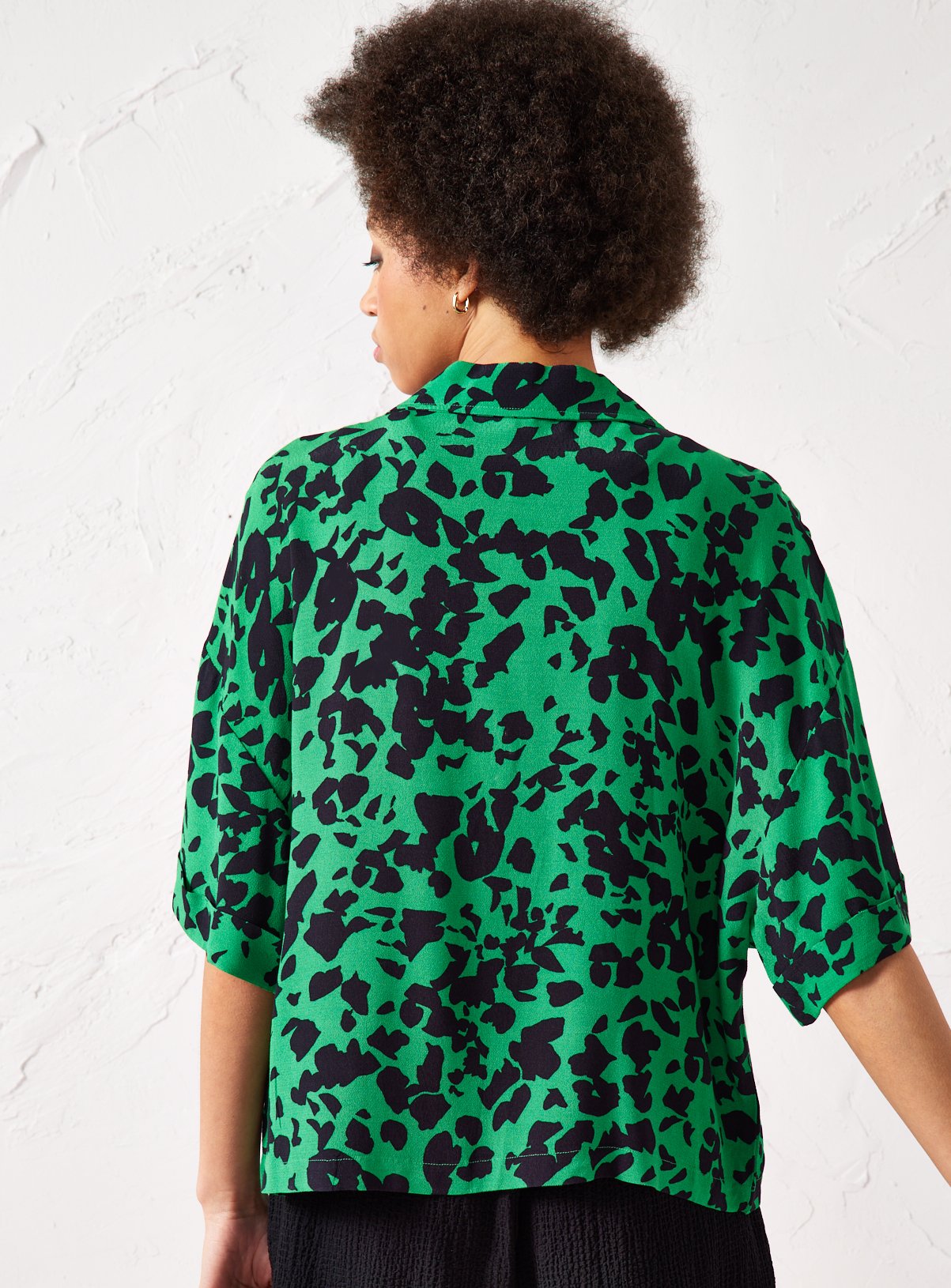 EVERBELLE Green Animal Print Boxy Shirt 10 - Image 4 thumbnail
